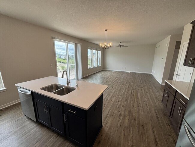 Building Photo - 670 Lambert Dr