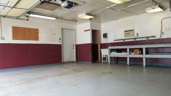 Building Photo - 21 E Romeo Rd
