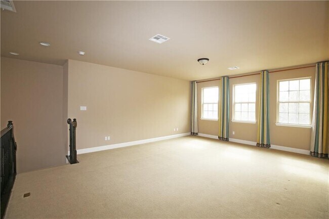Building Photo - 400 Cheyenne Ln