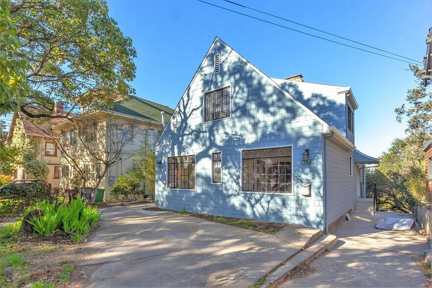 Building Photo - 3273 Kempton Ave