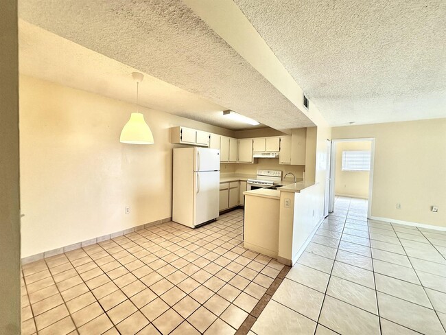 Building Photo - 251 Palm Cir W