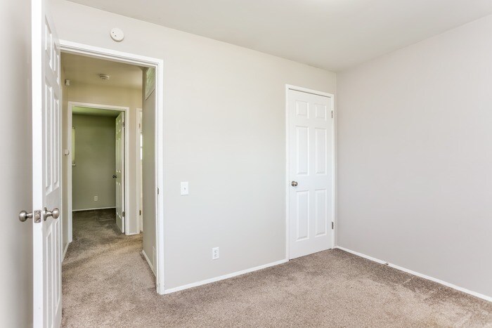 Building Photo - 1727 Nashua Dr