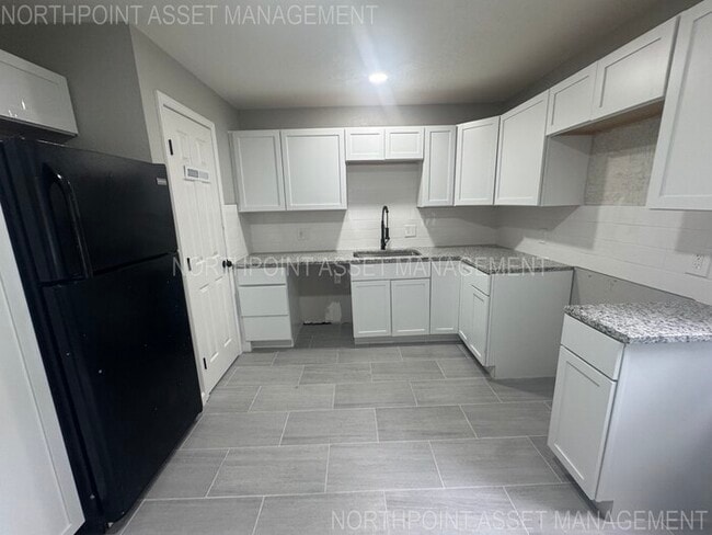 Building Photo - Spacious & Bright 4-Bed, 2-Bath Home in Fa...