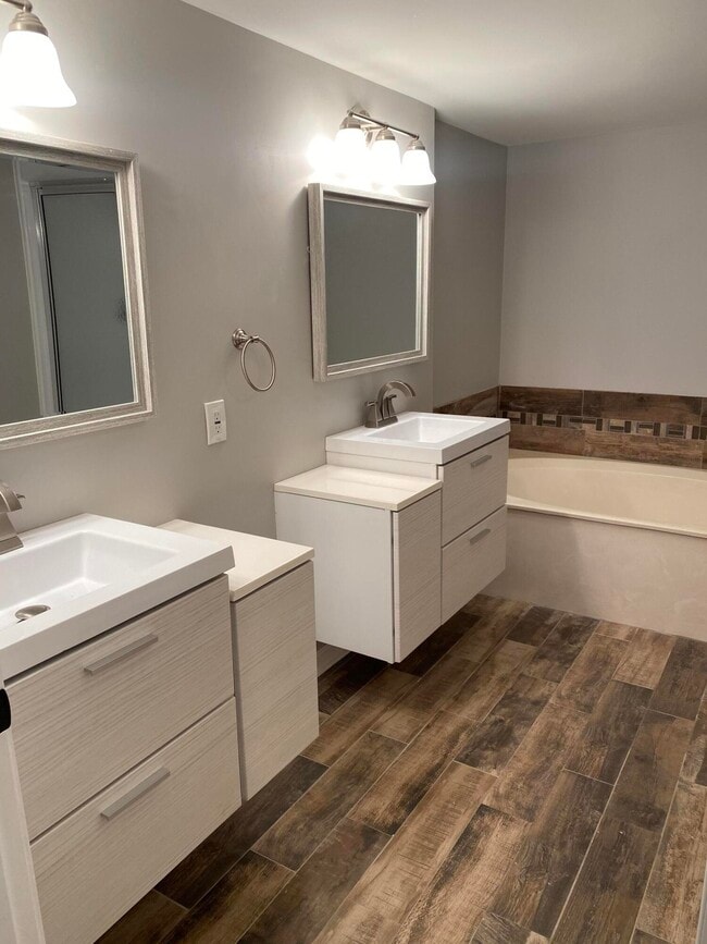 Building Photo - 5951 Regal Glen Dr