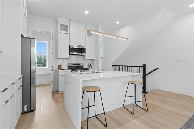 Building Photo - 4315 San Jacinto St