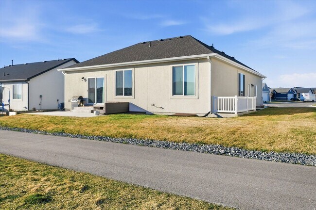 Building Photo - Single Family Rental in The Village at Fox Meadows | Mountain Views, Pool and Community Amenities