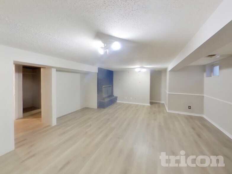 Building Photo - 6928 45th Pl N