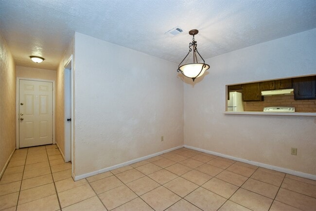 Building Photo - 1513 Barcelona Way Dr