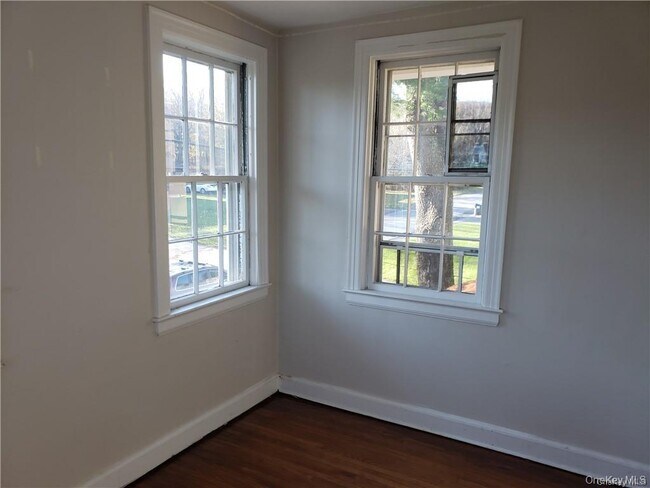 Building Photo - 18 Reservoir Rd