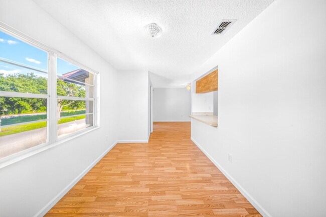 Building Photo - 428 Banana Cay Dr