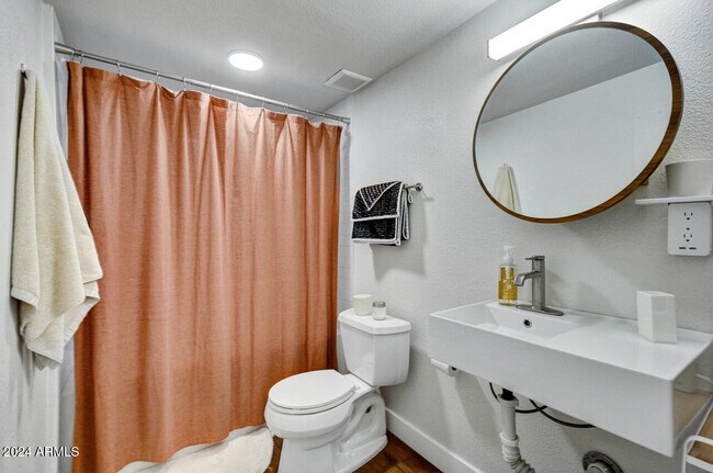 Building Photo - 3737 E Turney Ave