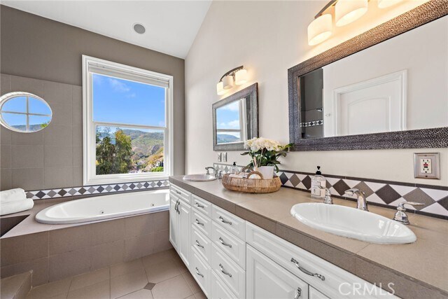 Building Photo - 438 3rd St