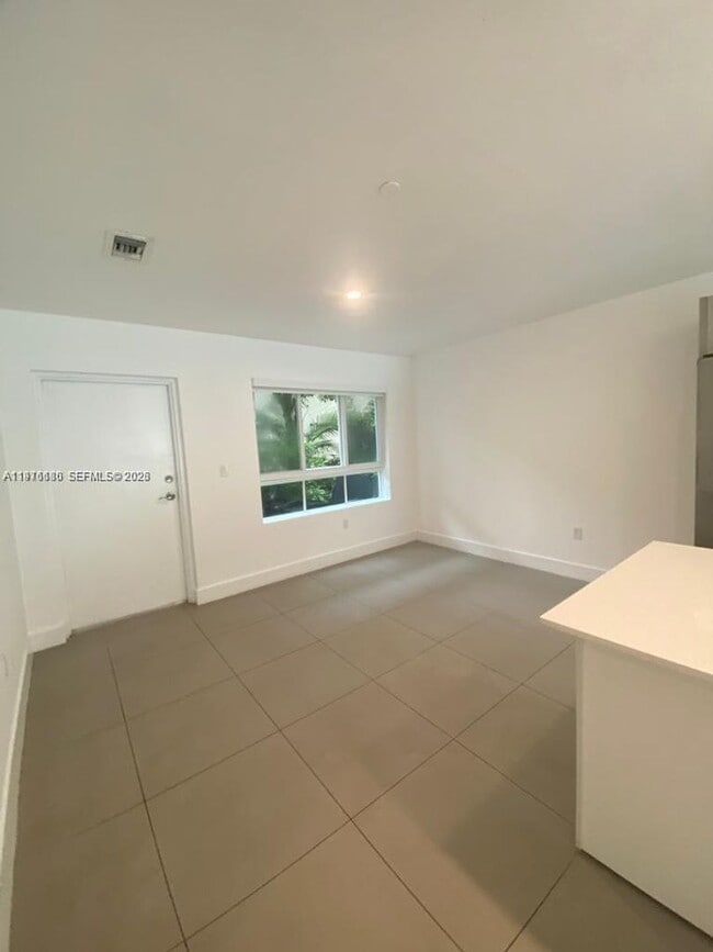 Building Photo - 2561 NE 193rd St