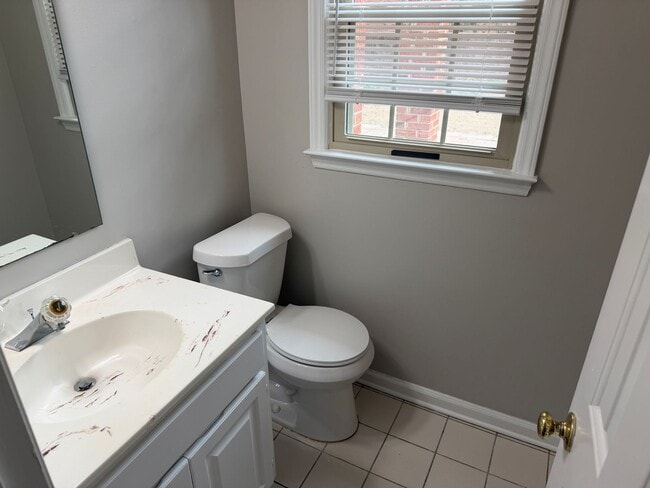 Building Photo - Spacious Four Bedroom Home Near Quail Hollow Neighborhoods!