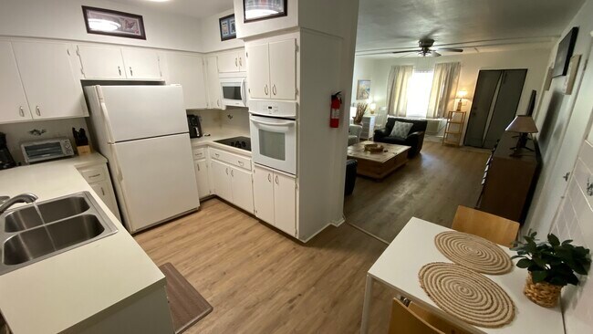 Building Photo - 2545 SE 1st Ct