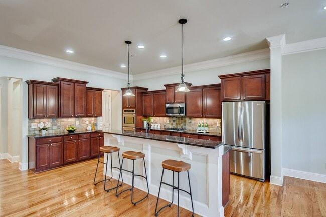 Building Photo - 1941 Ridgemont Ln