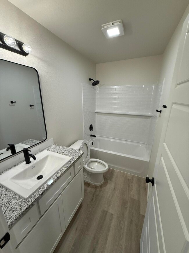 Building Photo - 1315 N Chicago Ave