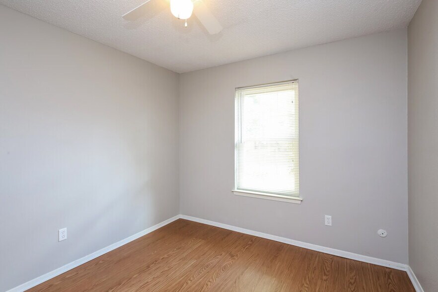 Building Photo - 1307 Columbine Ct