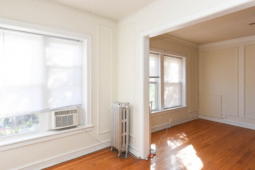 Building Photo - 1211 W Elmdale Ave
