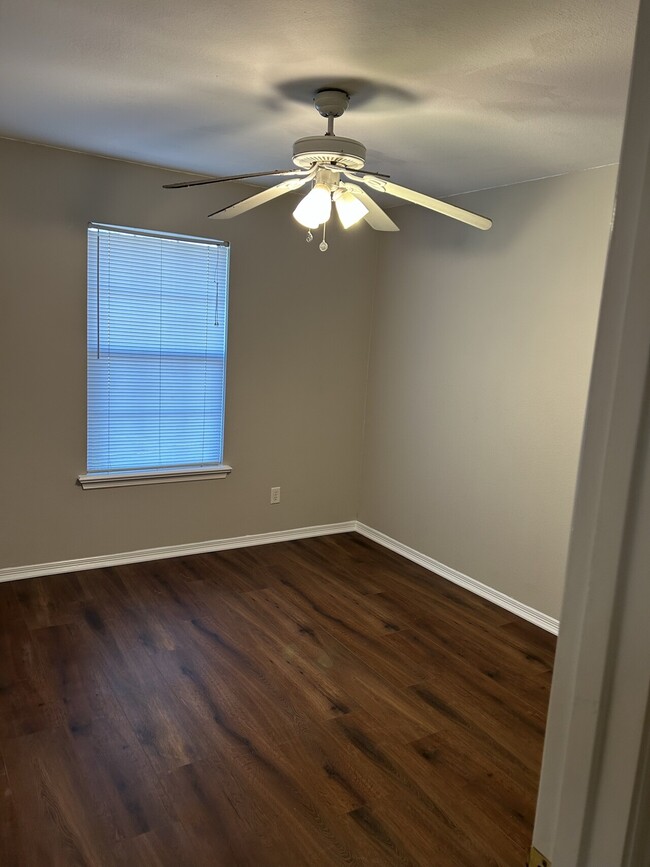 Building Photo - 1215-1217 Pine Hill Drive