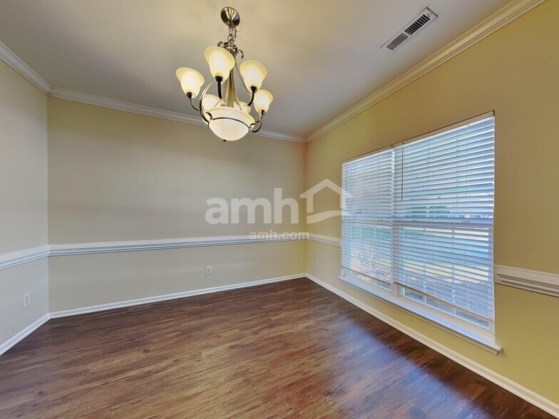 Building Photo - 6352 Hedgewood Ln