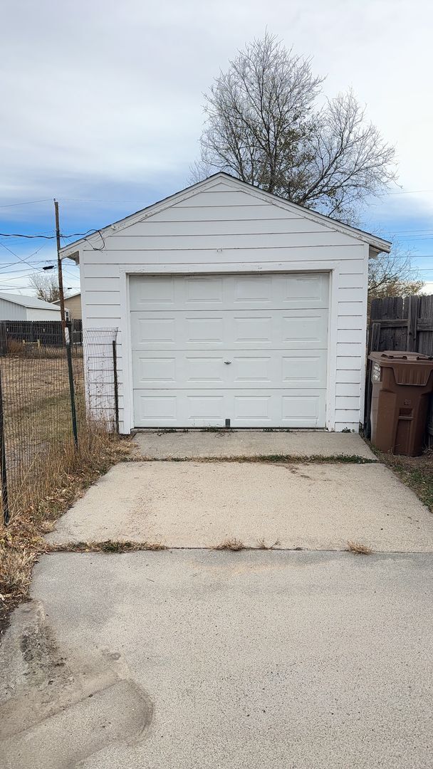 Building Photo - Two Bedroom, One bathroom, Pet Friendly Ho...