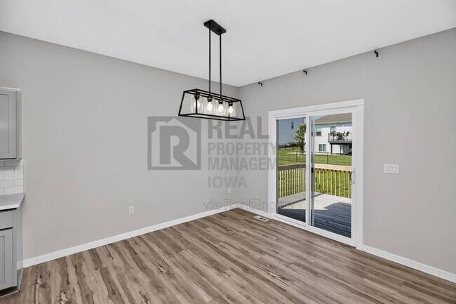 Building Photo - 6810 Bright St