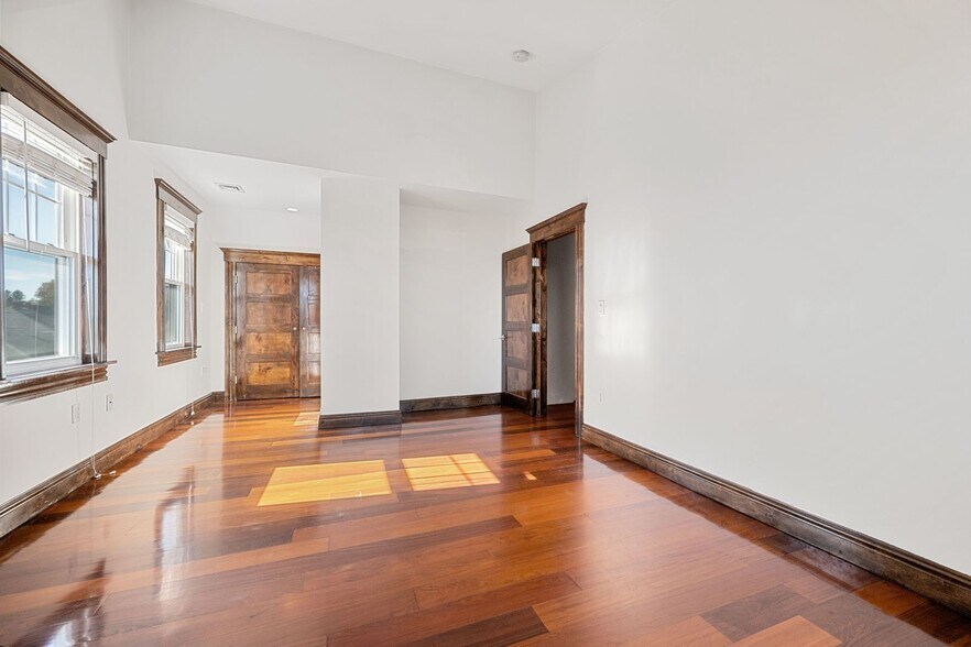 Building Photo - 76 Taft Ave