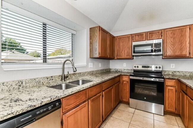 Building Photo - 4017 Dorchester Dr