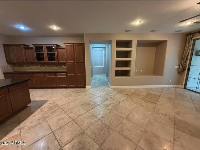 Building Photo - 421 W Wisteria Pl