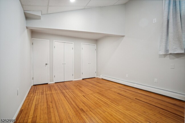 Building Photo - 180 Maplewood Ave