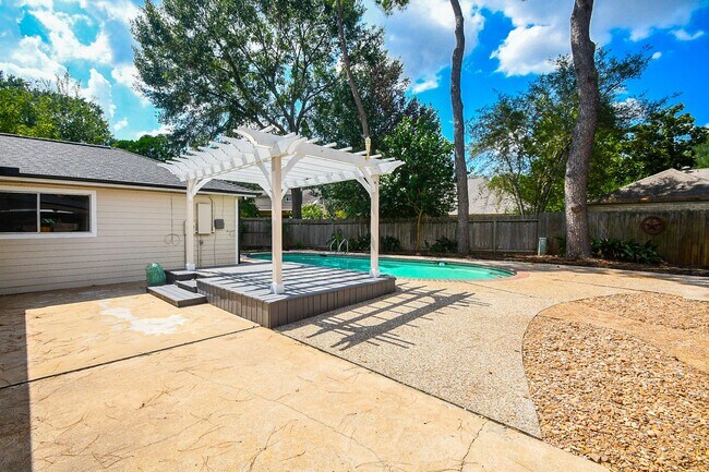 Building Photo - 1006 White Sands Rd