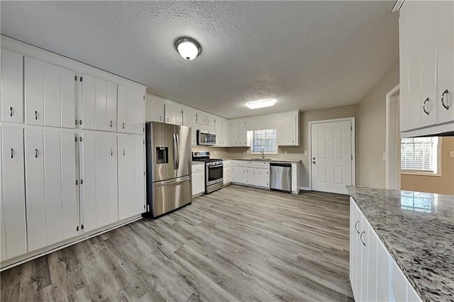 Building Photo - 220 Sabrina Ct