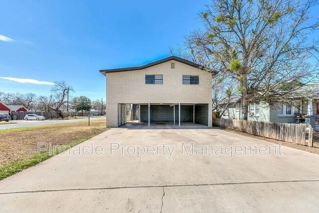 Building Photo - 1429 Austin St
