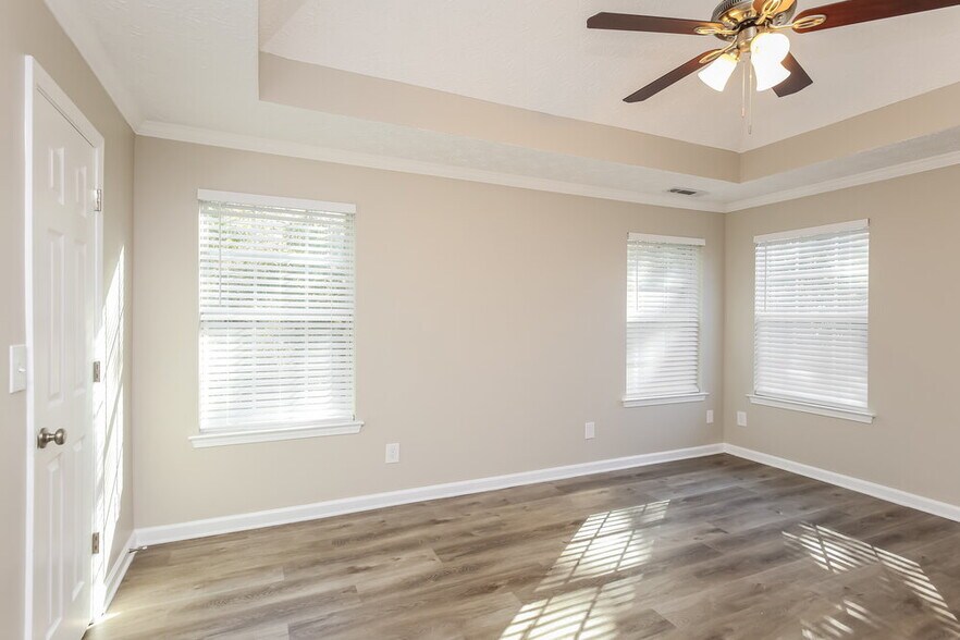 Building Photo - 557 Michael Cir