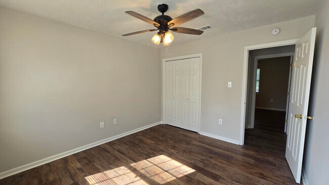 Building Photo - 123 Moss Creek Dr
