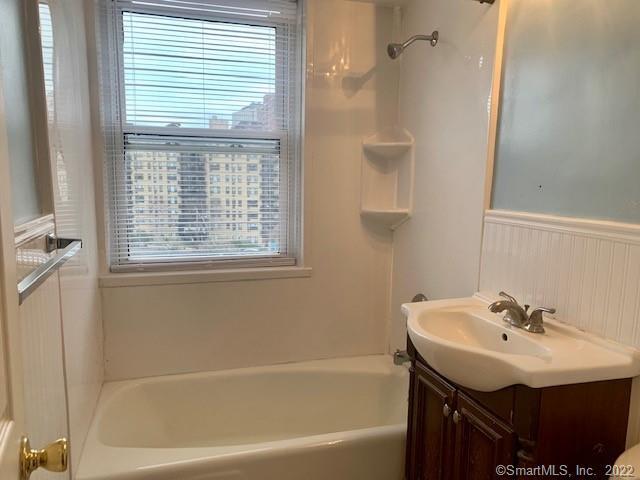 Building Photo - 444 Bedford St