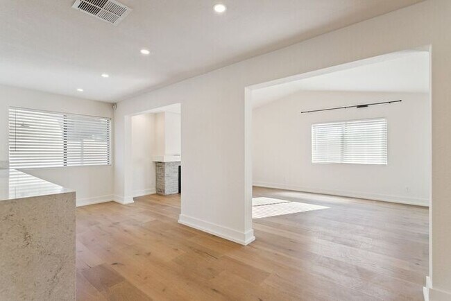 Building Photo - 923 N 59th St