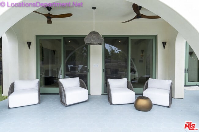 Building Photo - 5861 Ridgebrook Dr