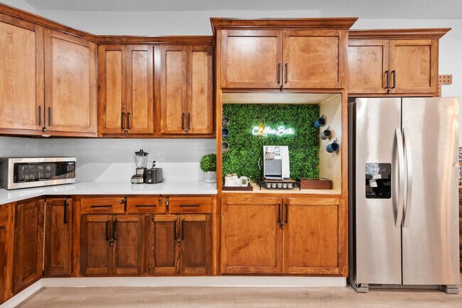 Building Photo - 921 E Hattie St