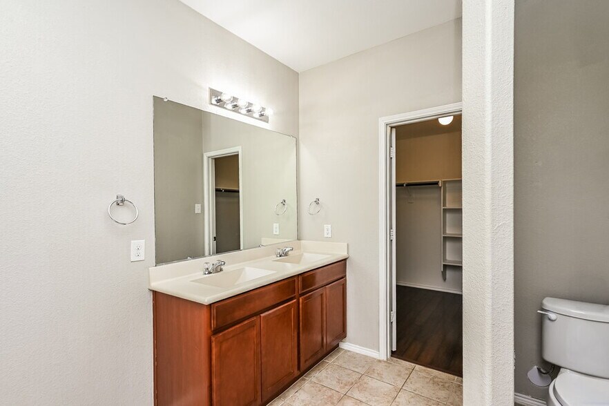 Building Photo - 900 W Bend Blvd