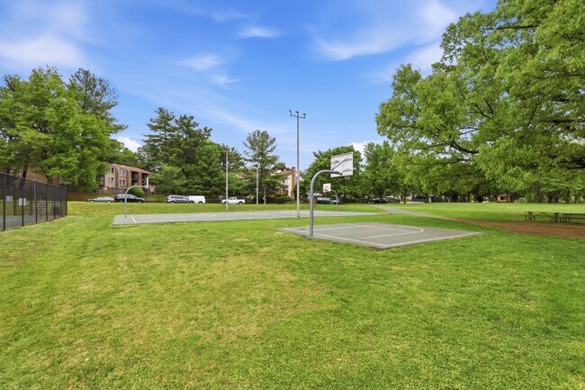 Building Photo - 742 Quince Orchard Blvd