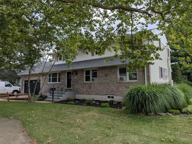 Primary Photo - 2 Laurelton St