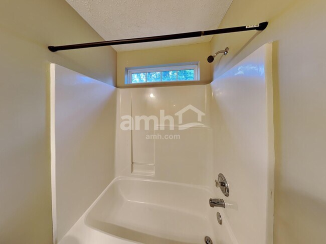 Building Photo - 102 Fairgrove Cir