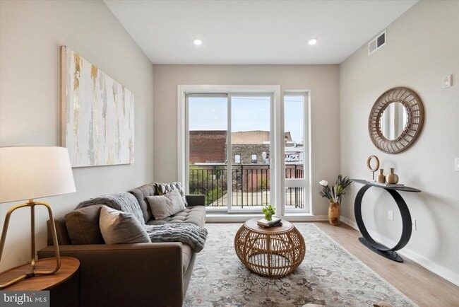 Building Photo - 308 W Chelten Ave