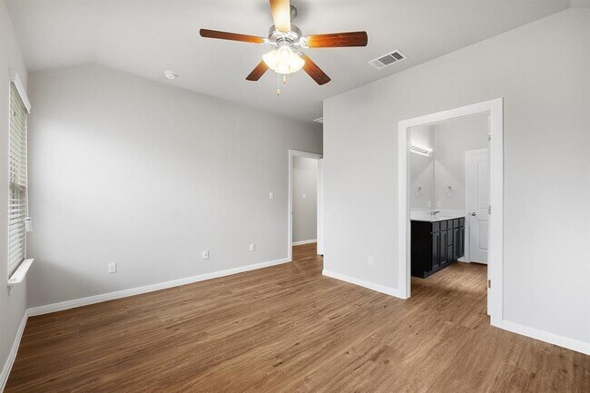 Building Photo - 13024 Tinker St