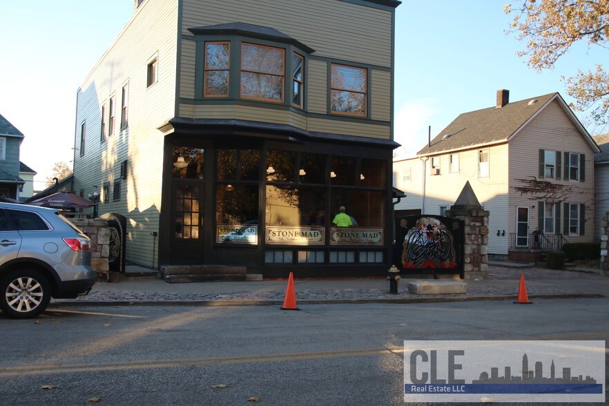 Building Photo - 1345 W 65th St