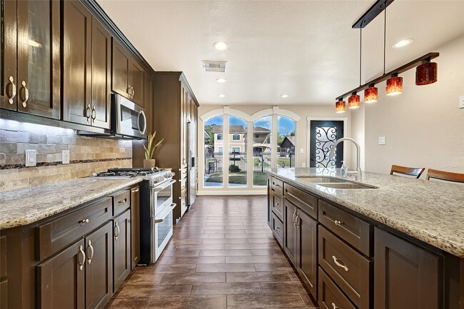 Building Photo - 10519 Pleasanton Dr