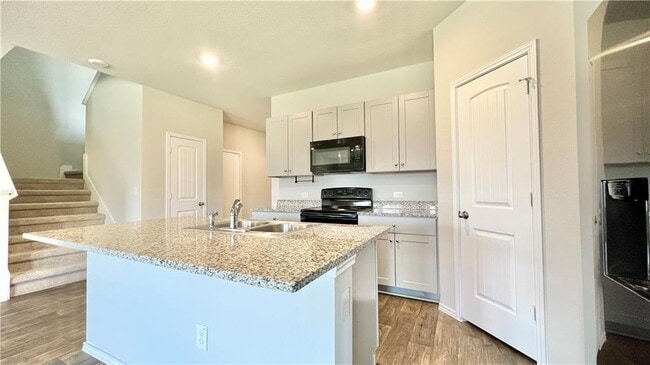 Building Photo - 5913 Shanjia Dr