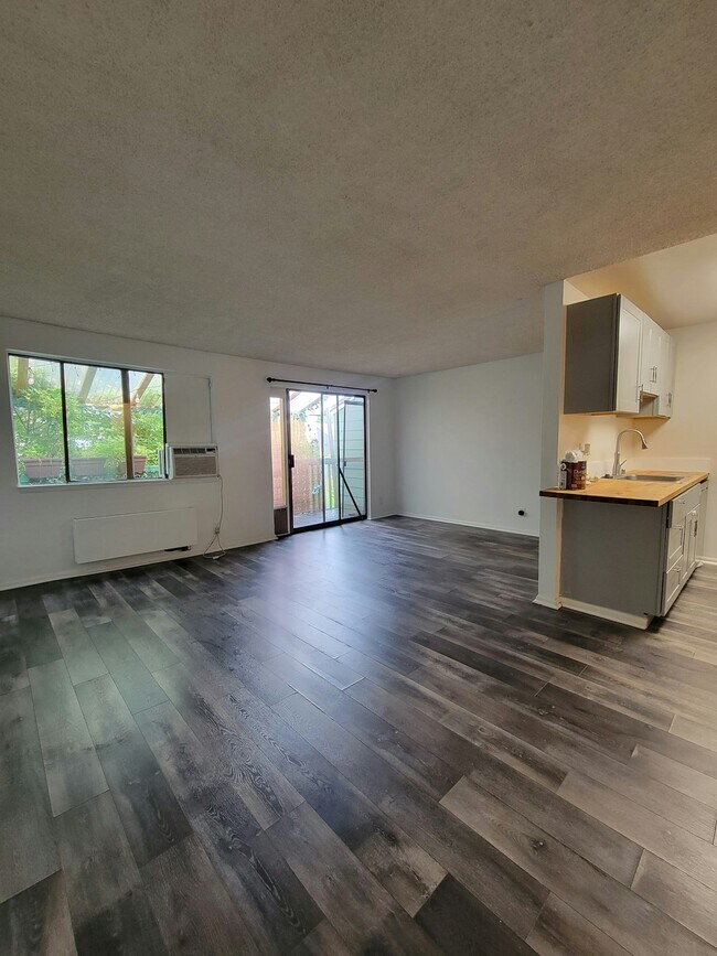 Building Photo - 318 S 174th Pl